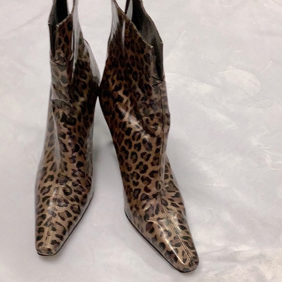 Stuart Weitzman. Size 7,5 Leather. Cheetah boots. - Picture 4 of 5